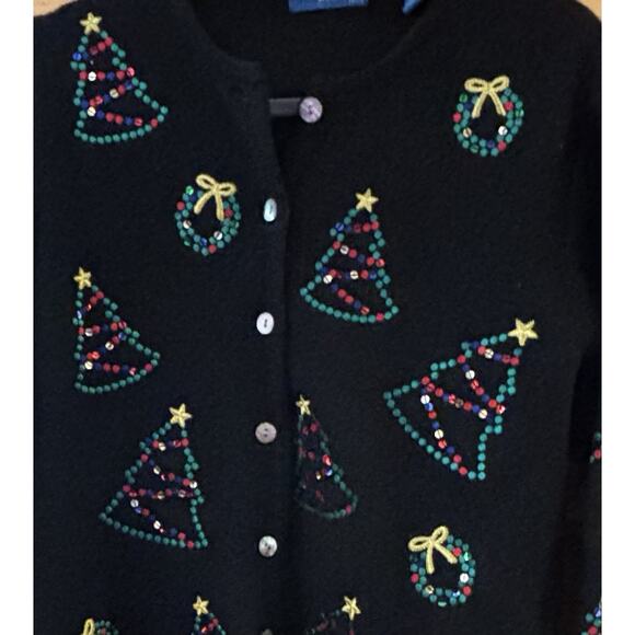 VTG Karen Scott Christmas Sweater Sz LP 100% Wool Black Trees Wreath Embroidered - Picture 2 of 7